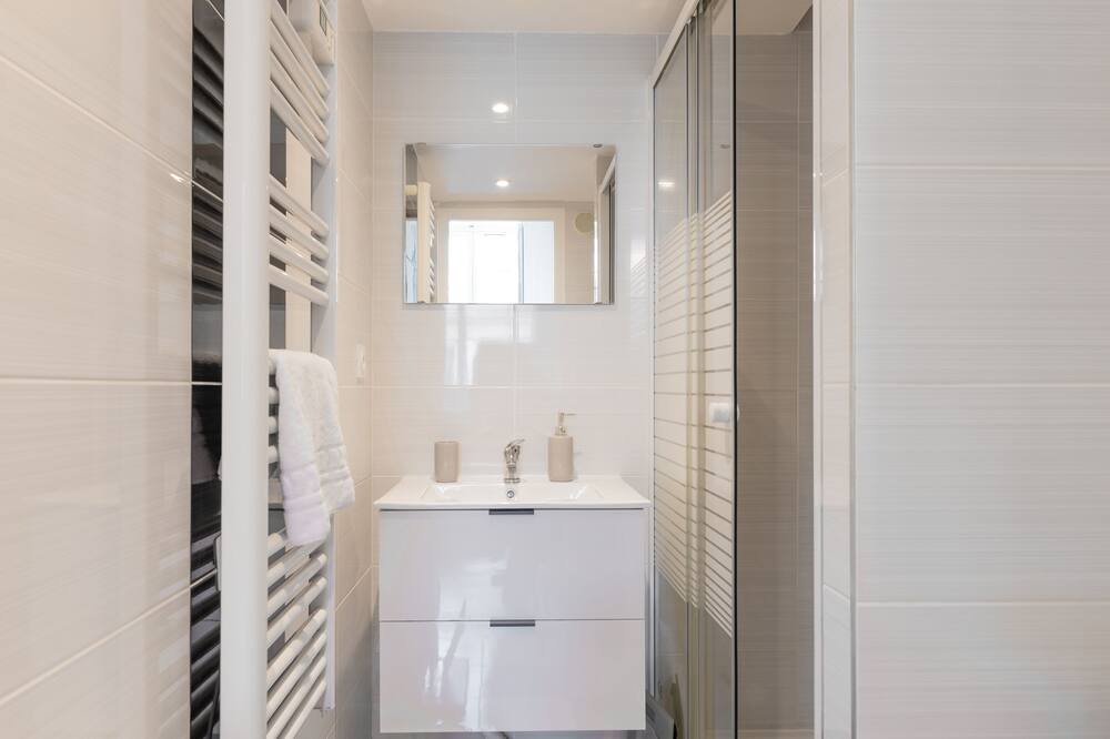 Photo of Bathroom in Griffon - Royale