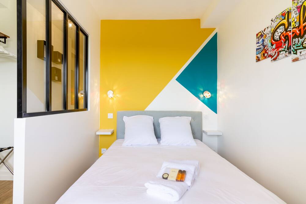 Photo of Bedroom in Moliere - Edgard Quinet