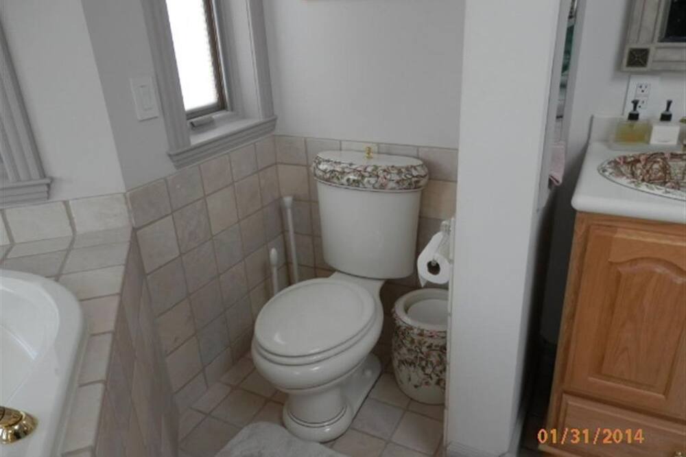 Photo of Bathroom in Viola