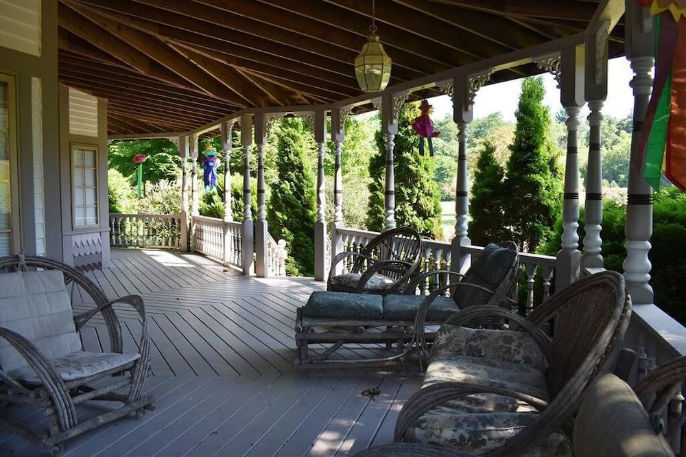 Photo of Patio Balcony in Viola
