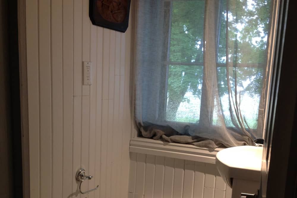 Photo of Bathroom in Saint-Laurent-de-l'ile d'Orleans