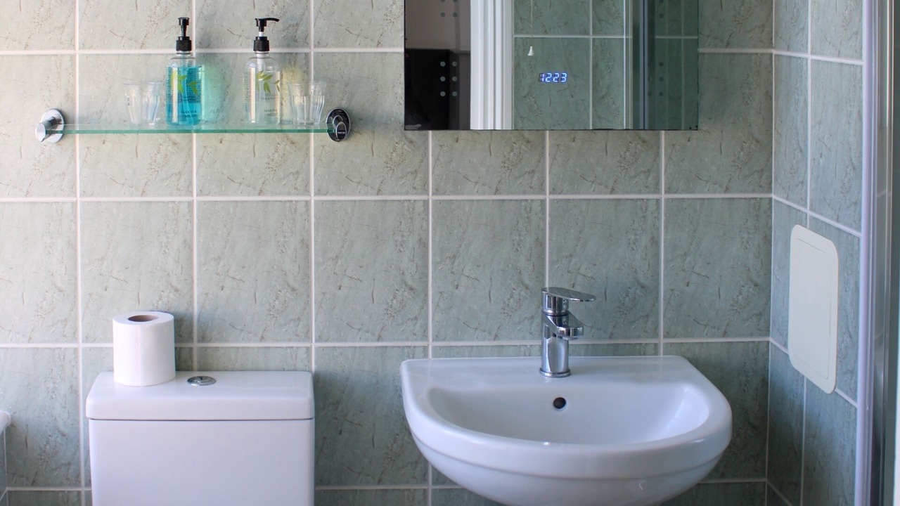 Photo of Bathroom in Chale