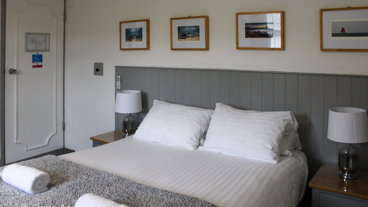 Photo of Bedroom in Chale