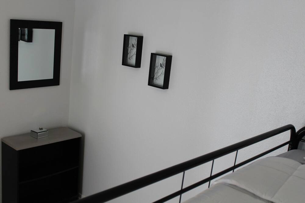 Photo of Bedroom in Northwest Los Angeles Heights