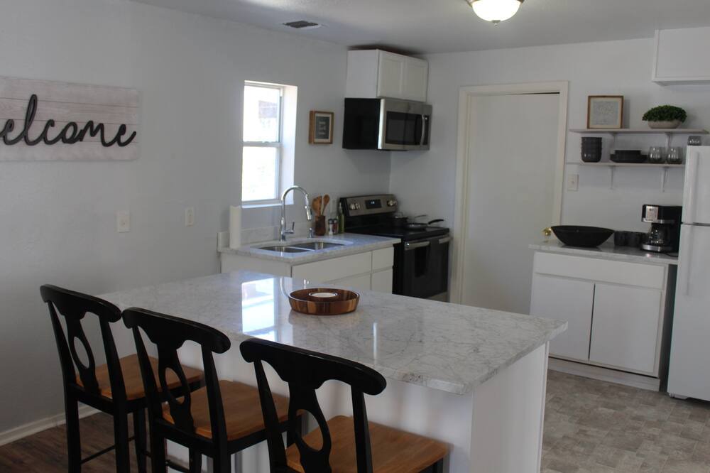 Photo of Kitchen in Northwest Los Angeles Heights