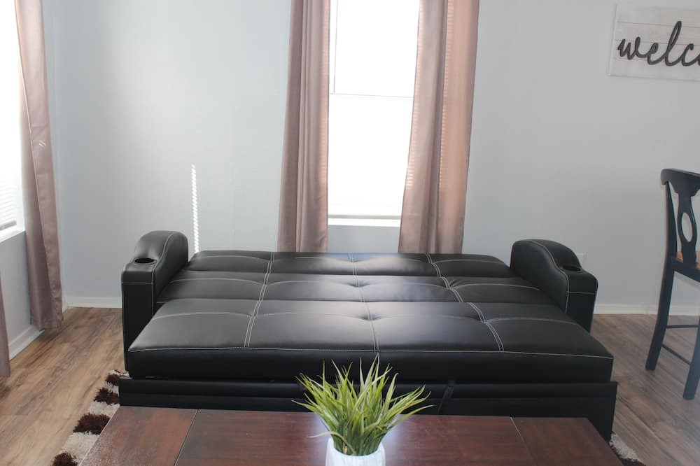 Photo of Bedroom in Northwest Los Angeles Heights
