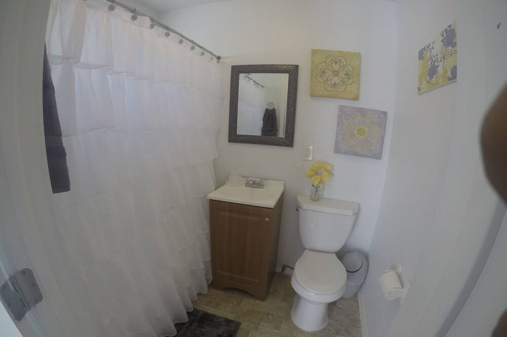 Photo of Bathroom in Northwest Los Angeles Heights