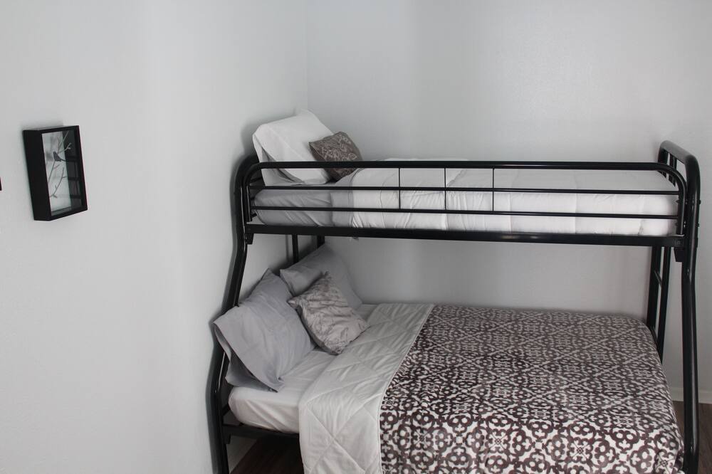 Photo of Bedroom in Northwest Los Angeles Heights