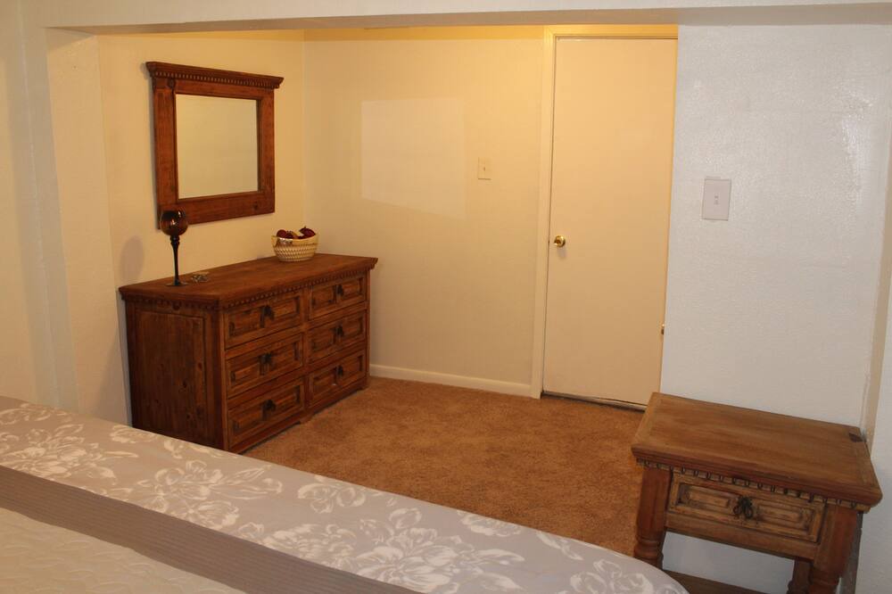 Photo of Bedroom in Northwest Los Angeles Heights