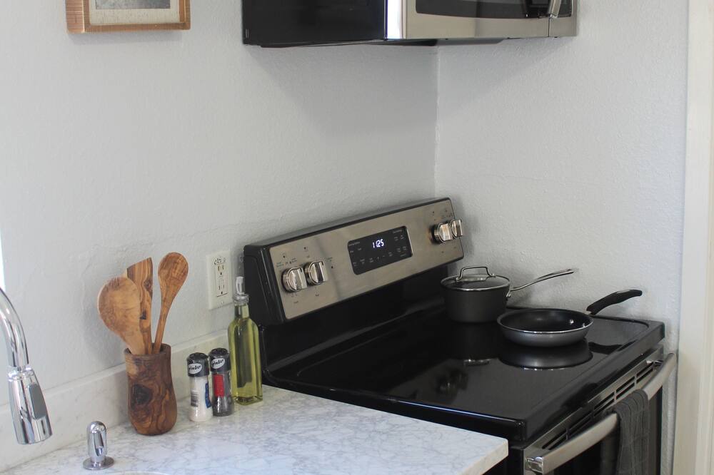 Photo of Kitchen in Northwest Los Angeles Heights