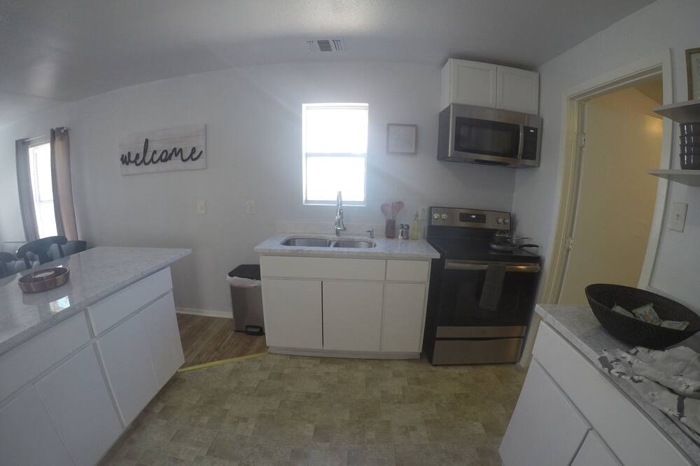 Photo of Kitchen in Northwest Los Angeles Heights