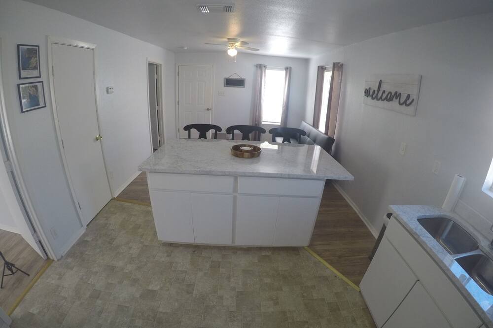 Photo of Kitchen in Northwest Los Angeles Heights