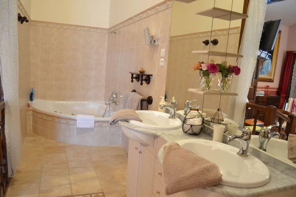 Photo of Bathroom in Mansle