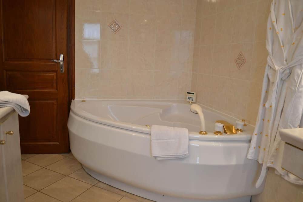 Photo of Bathroom in Mansle