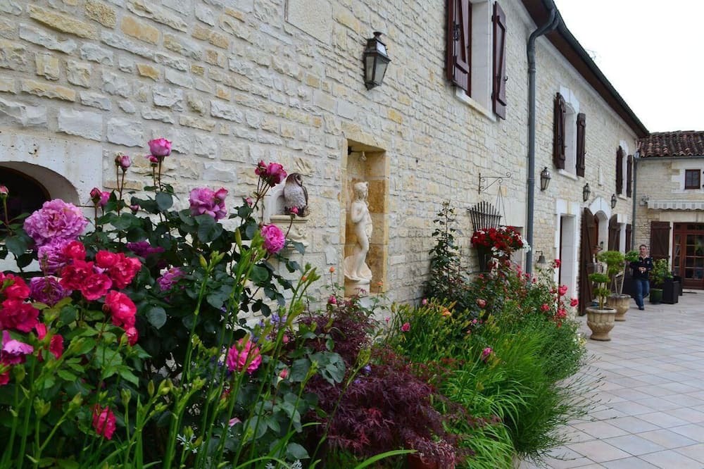 Photo of Outdoor in Mansle