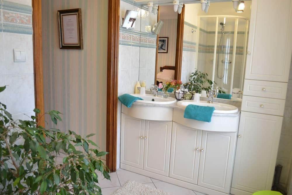 Photo of Bathroom in Mansle