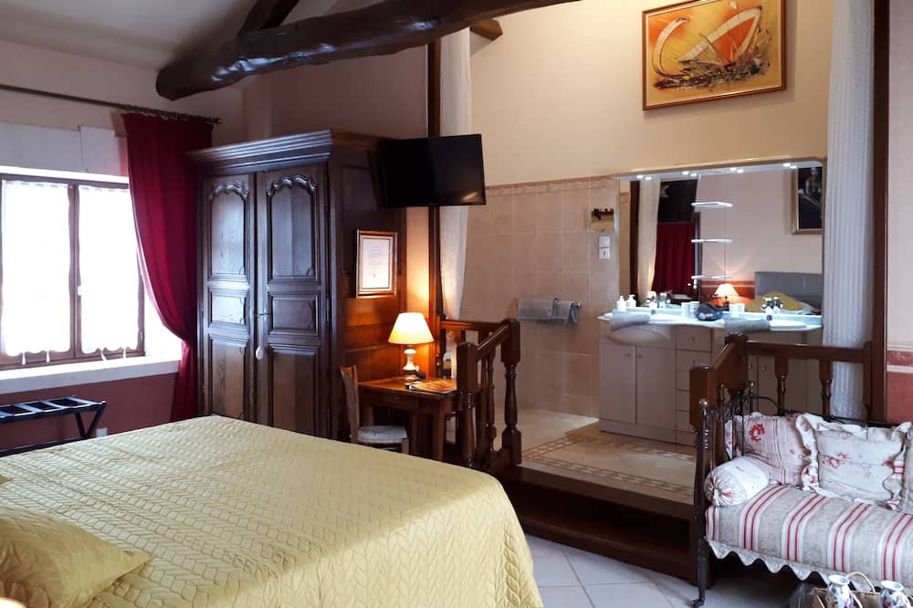 Photo of Bedroom in Mansle