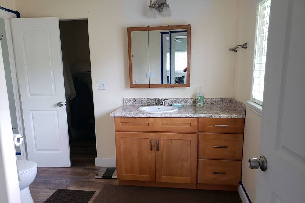 Photo of Bathroom in Fern Acres