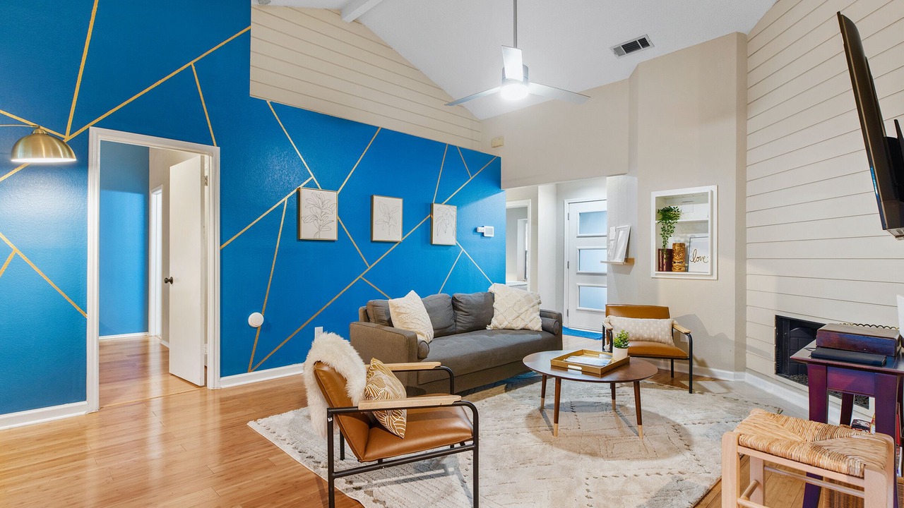Photo of Livingroom in McNeil