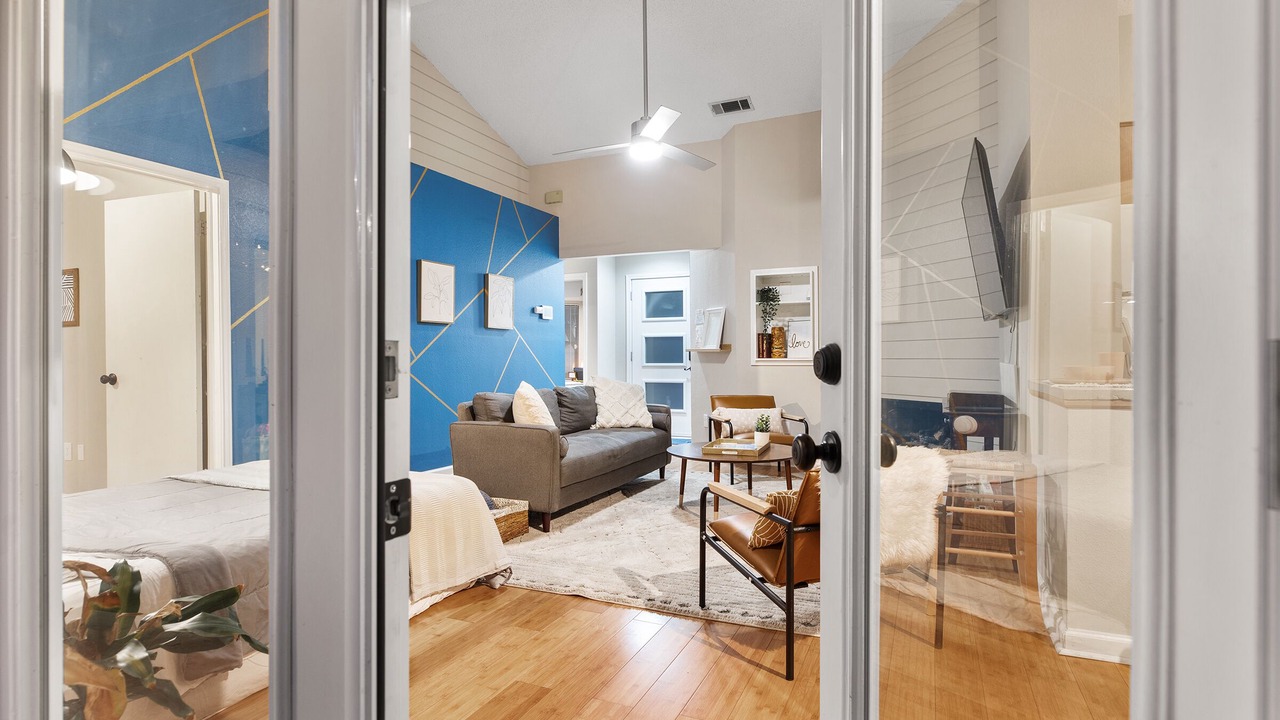 Photo of Livingroom in McNeil