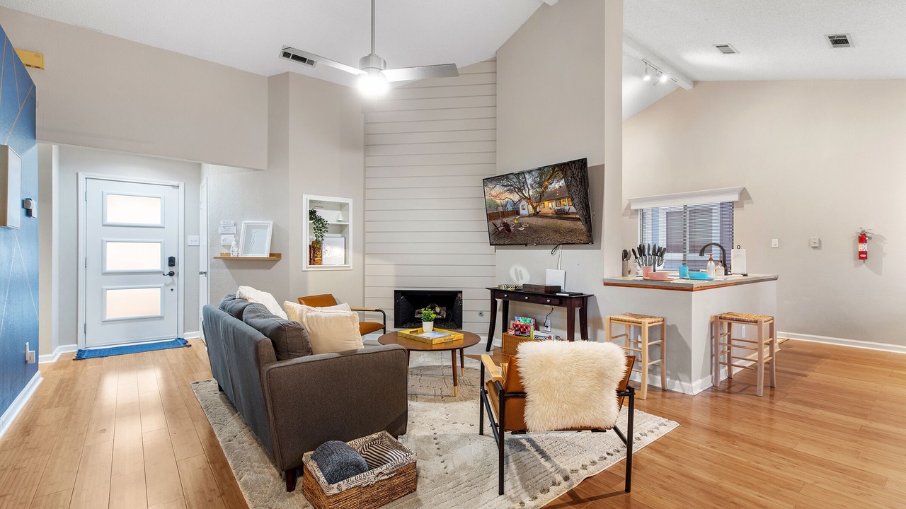 Photo of Livingroom in McNeil