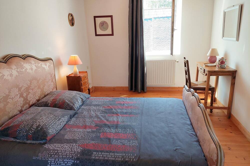 Photo of Bedroom in Plouenan