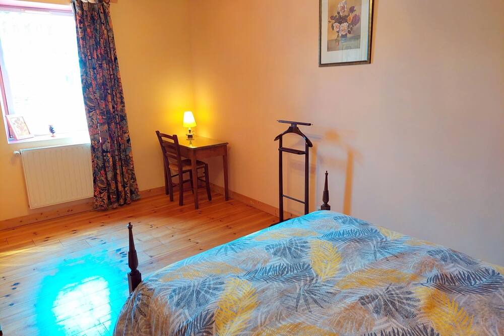 Photo of Bedroom in Plouenan