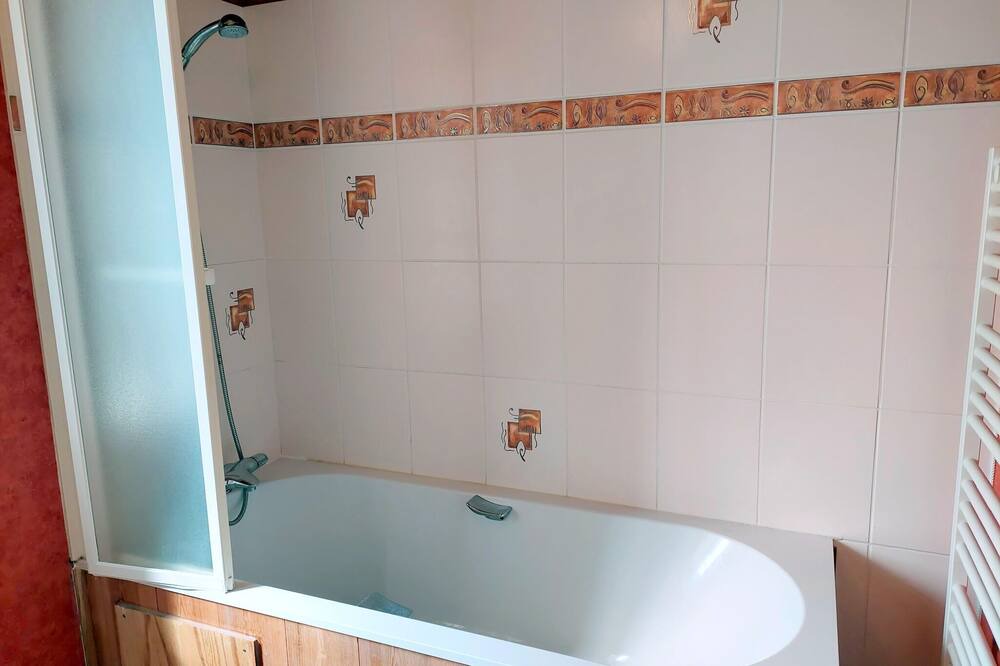 Photo of Bathroom in Plouenan