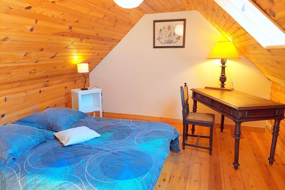 Photo of Bedroom in Plouenan