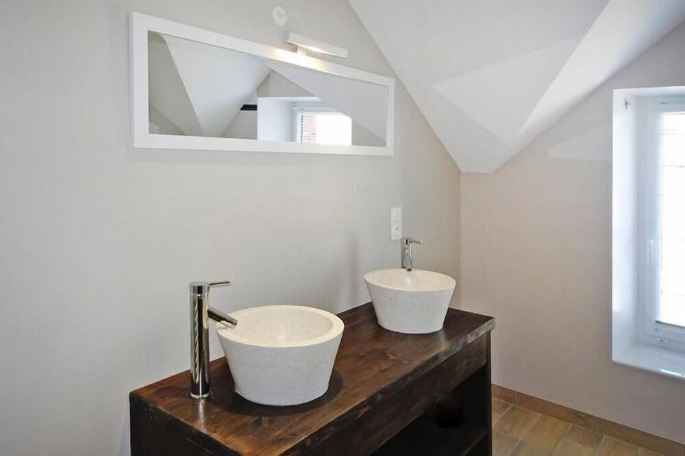 Photo of Bathroom in Bacilly