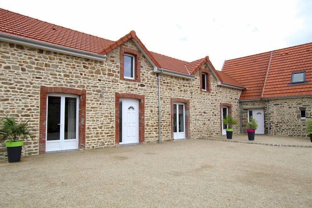 Photo of Outdoor in Bacilly