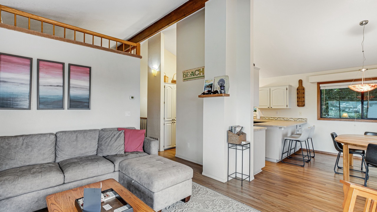 Photo of Livingroom in Netarts