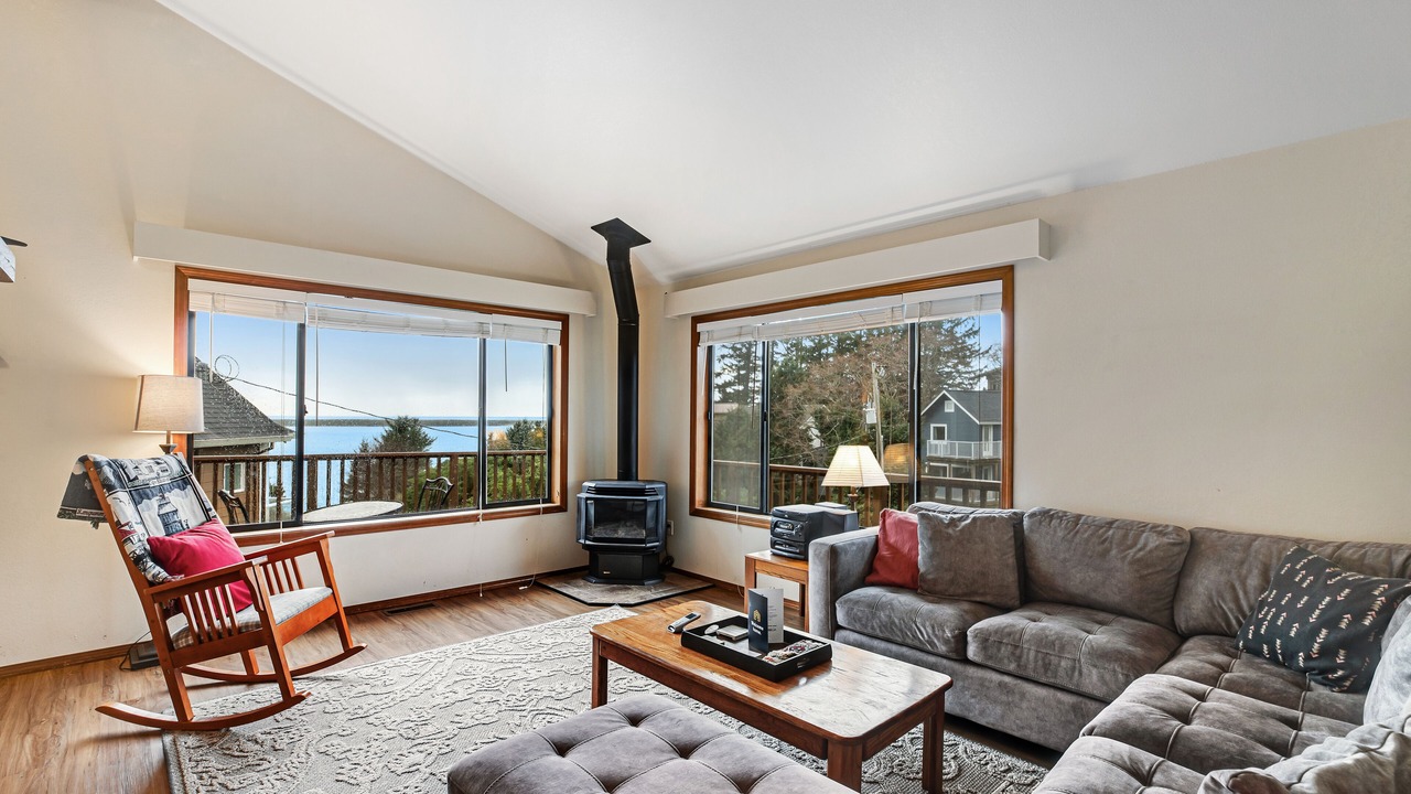 Photo of Livingroom in Netarts