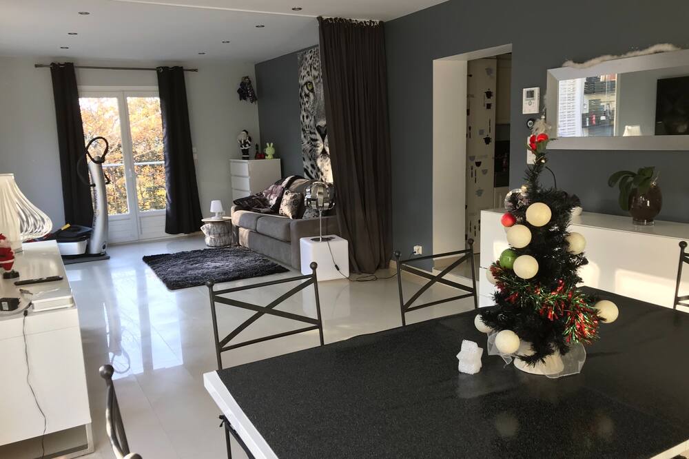 Photo of Livingroom in Saint-Privat-des-Vieux