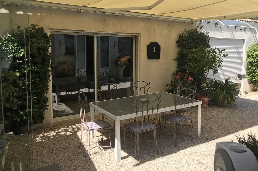 Photo of Patio Balcony in Saint-Privat-des-Vieux