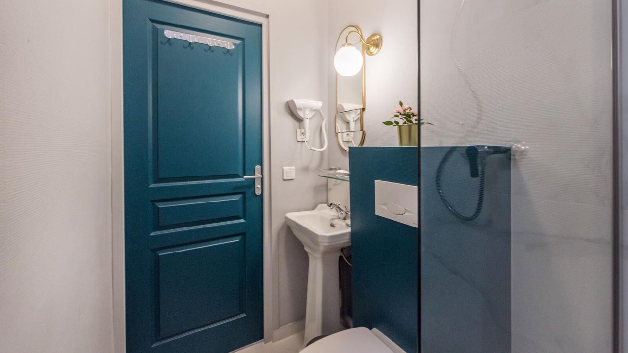Photo of Bathroom in Quartier du Faubourg-Montmartre