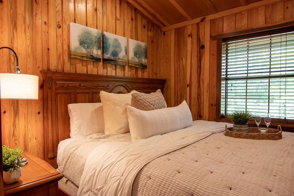 Photo of Bedroom in Smithville