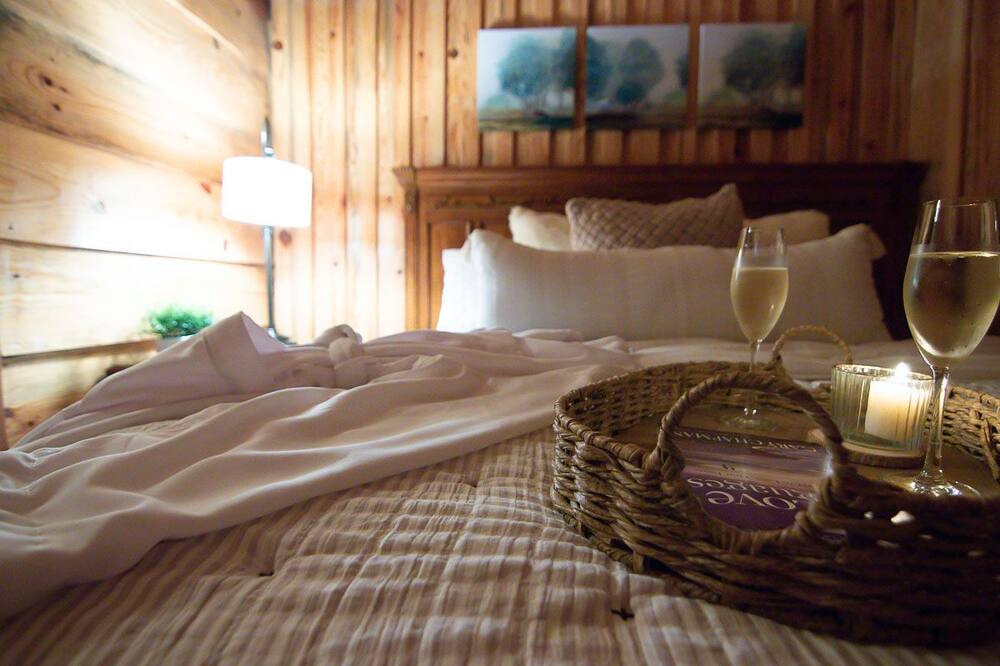 Photo of Bedroom in Smithville