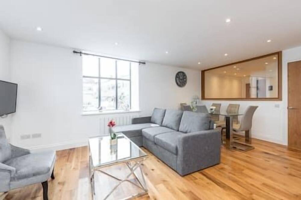 Photo of Livingroom in Uxbridge North