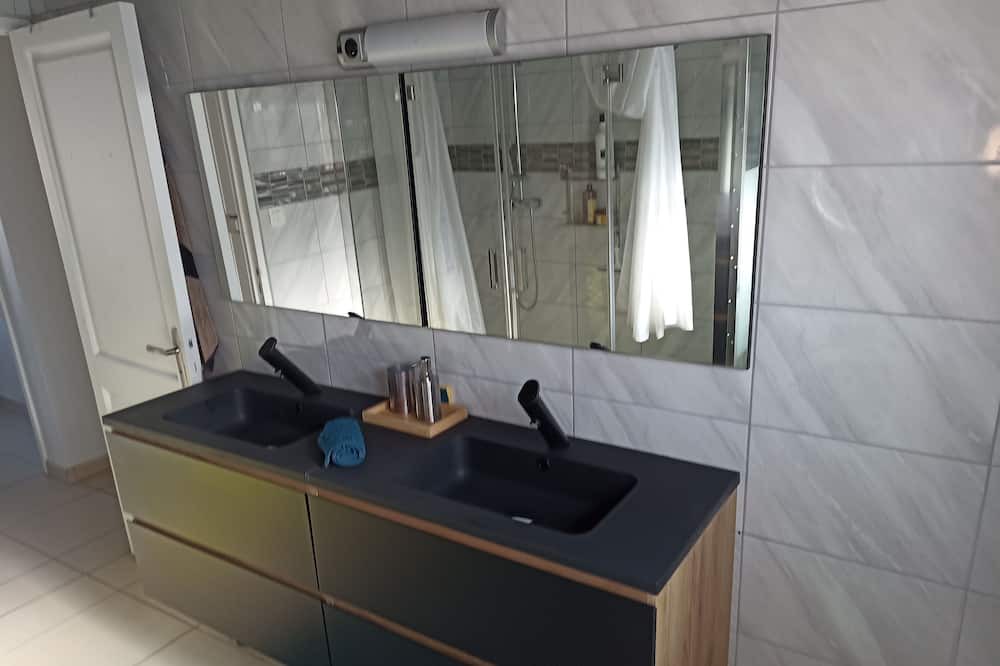 Photo of Bathroom in Montussan