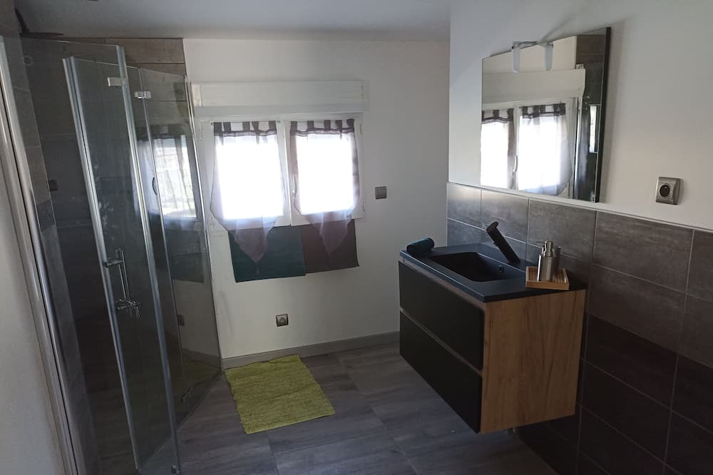 Photo of Bathroom in Montussan