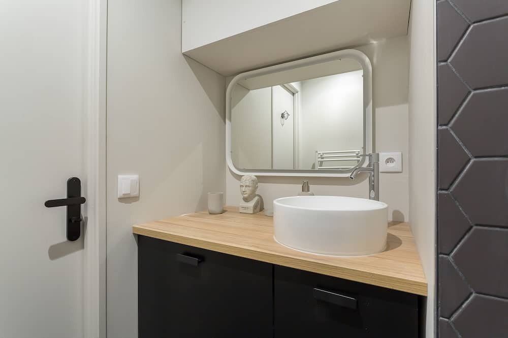 Photo of Bathroom in Moliere - Edgard Quinet