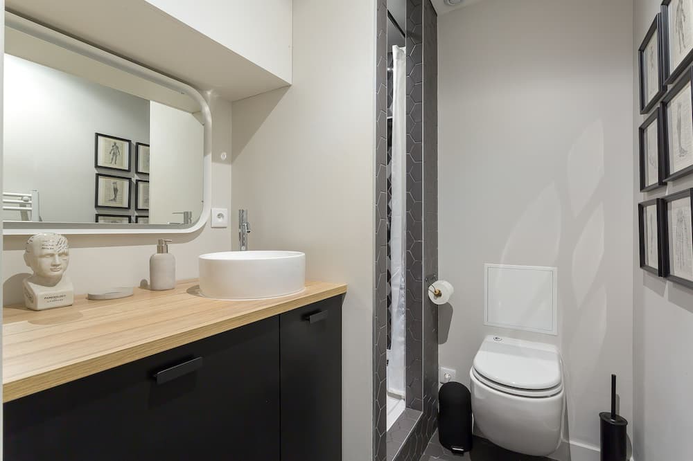 Photo of Bathroom in Moliere - Edgard Quinet