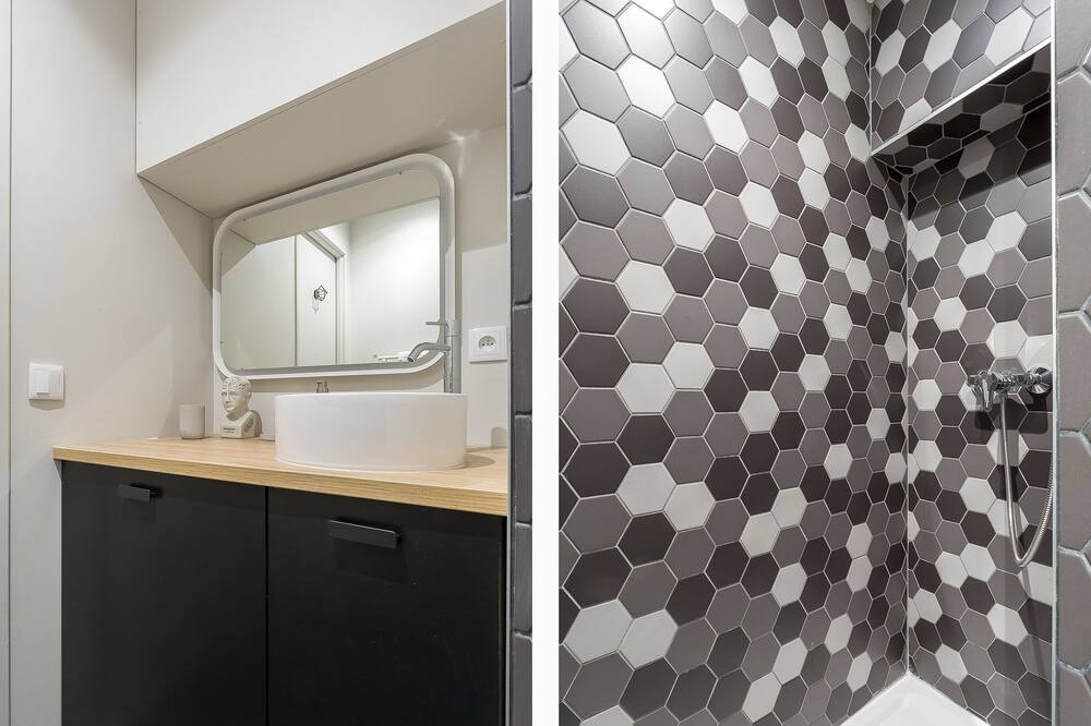 Photo of Bathroom in Moliere - Edgard Quinet