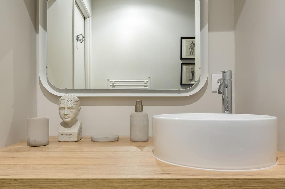 Photo of Bathroom in Moliere - Edgard Quinet