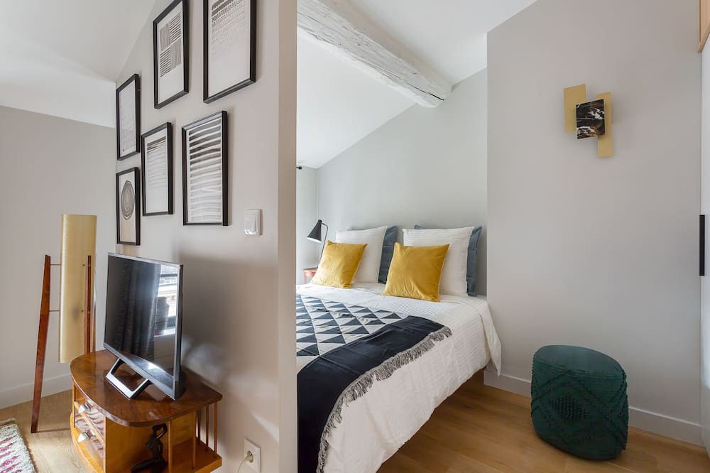 Photo of Bedroom in Moliere - Edgard Quinet