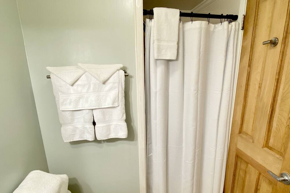 Photo of Bathroom in Orange Beach East