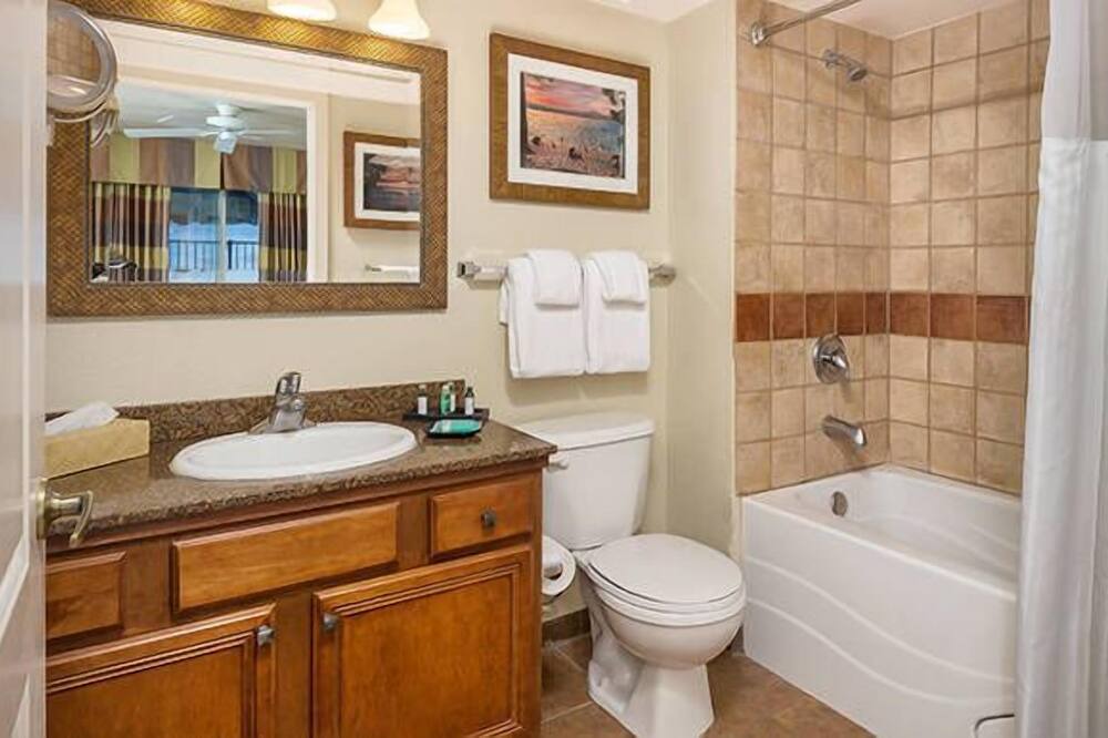Photo of Bathroom in Round Hill Village