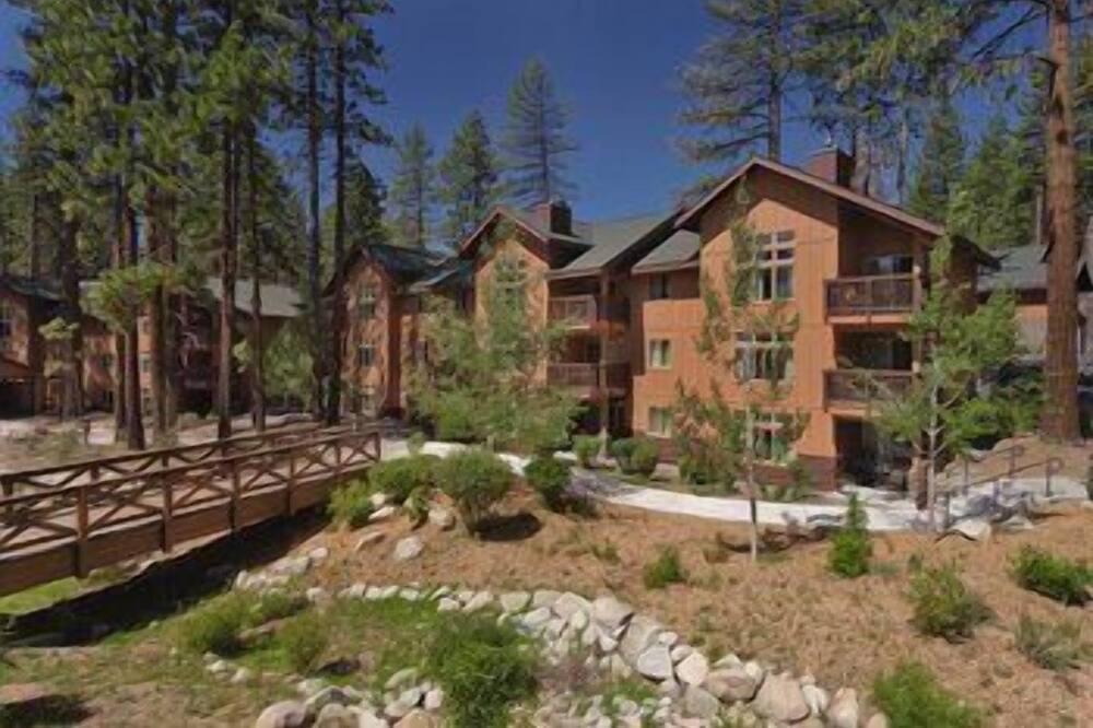 Photo of Outdoor in Round Hill Village