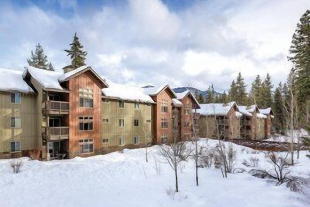 Photo of Outdoor in Round Hill Village